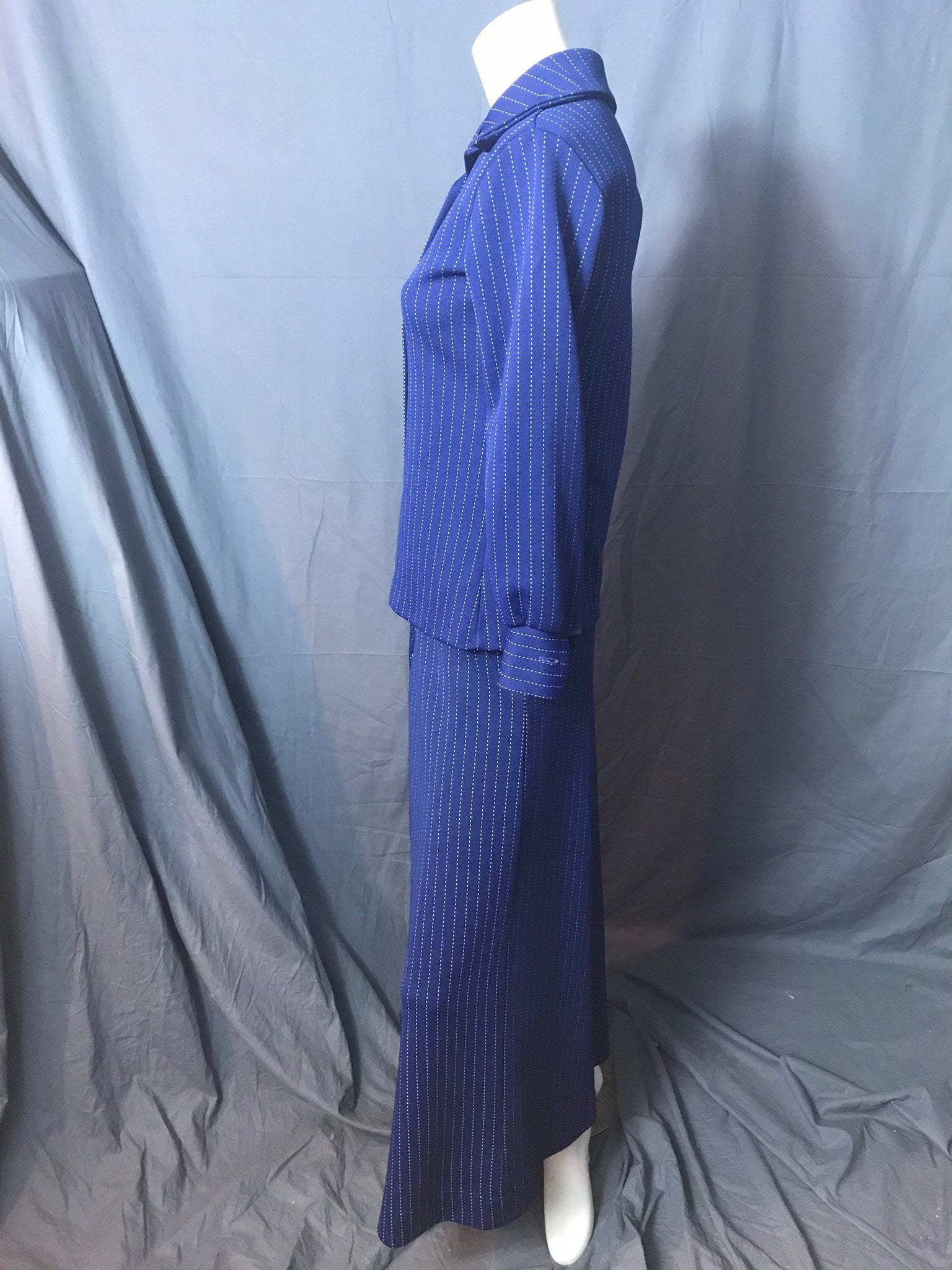 Vontage 1970's Paulines Women's Blue Pinstripe Skirt and Jacket Suit M