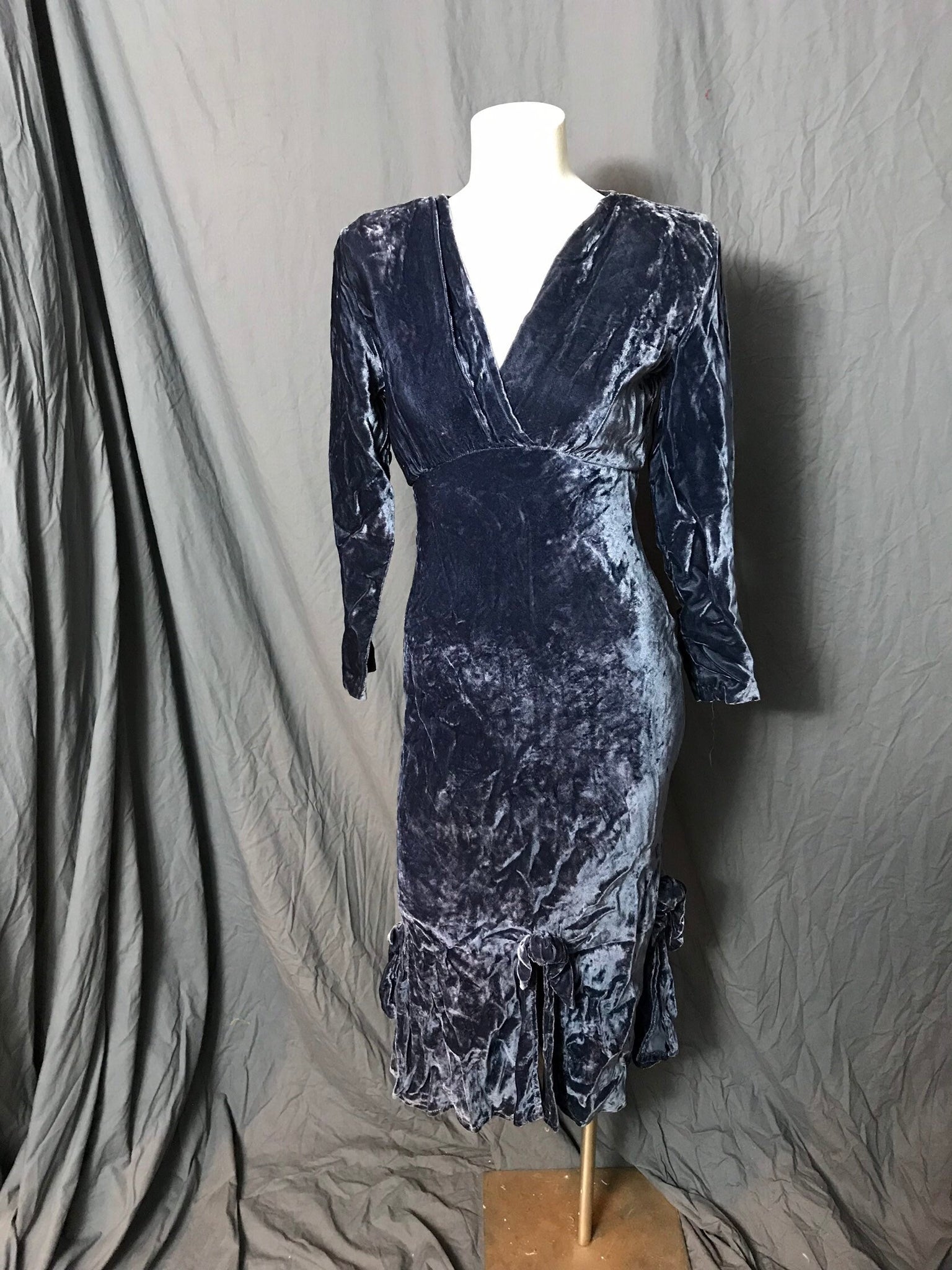 Vintage blue velvet Saks Fifth Avenue velvet fitted dress 4 S