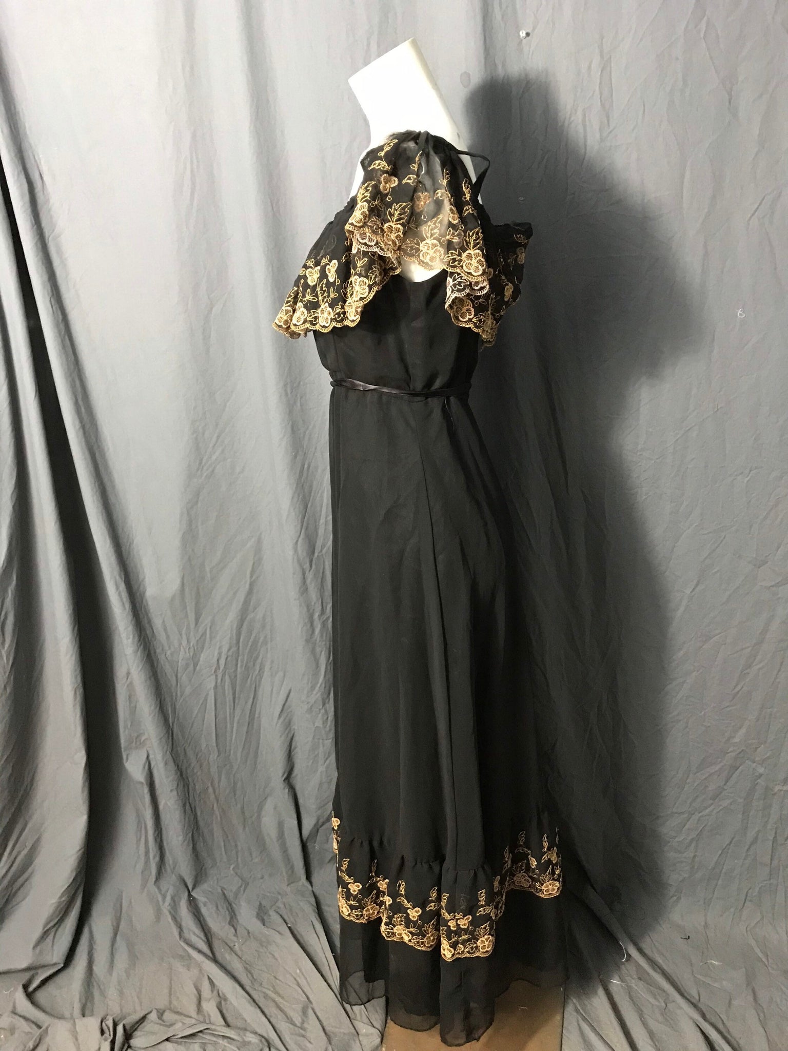 Vintage black and gold long 1970’s ruffle bust dress M