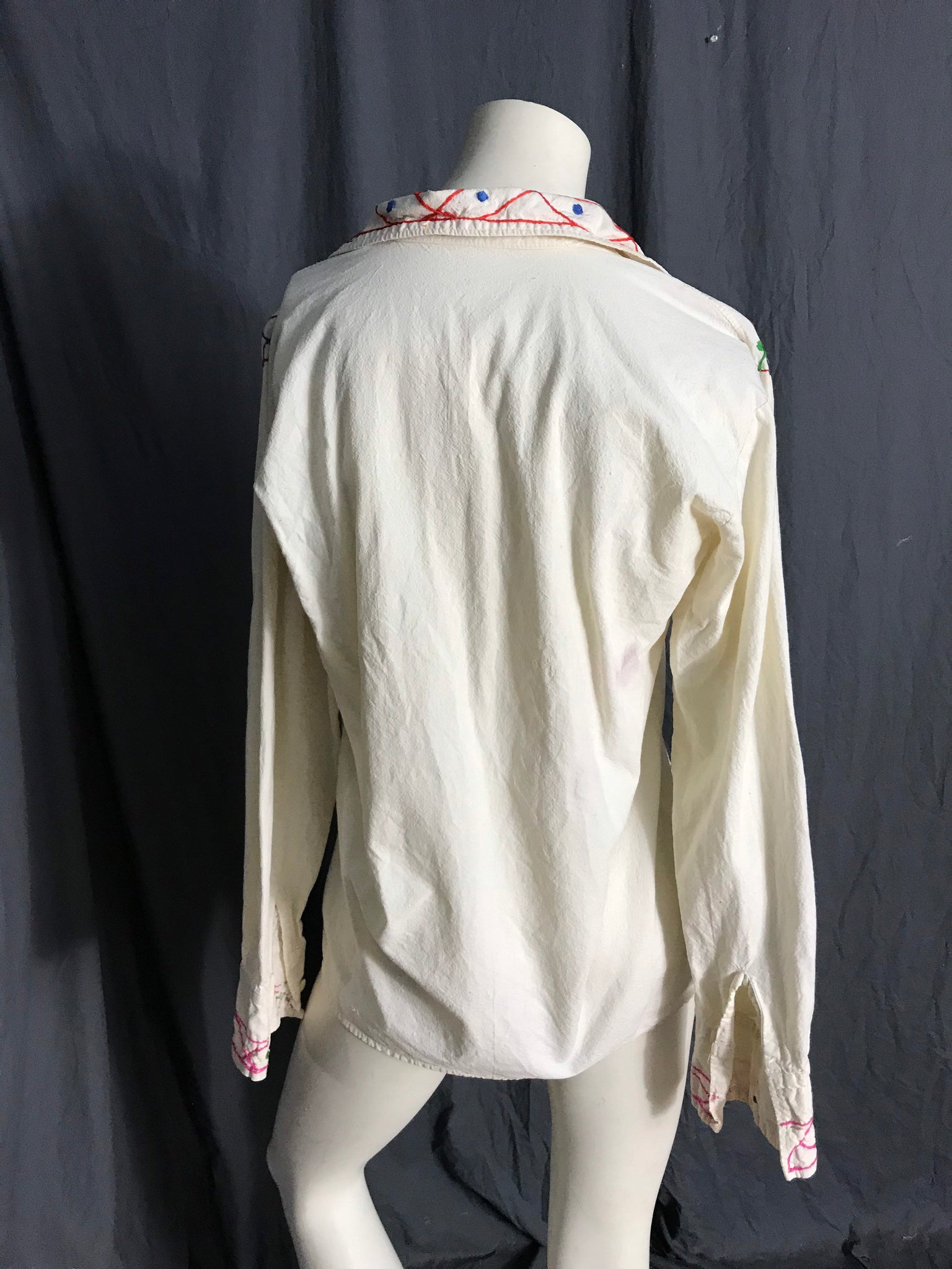 Vintage 70’s embroidered Mexican shirt M/L