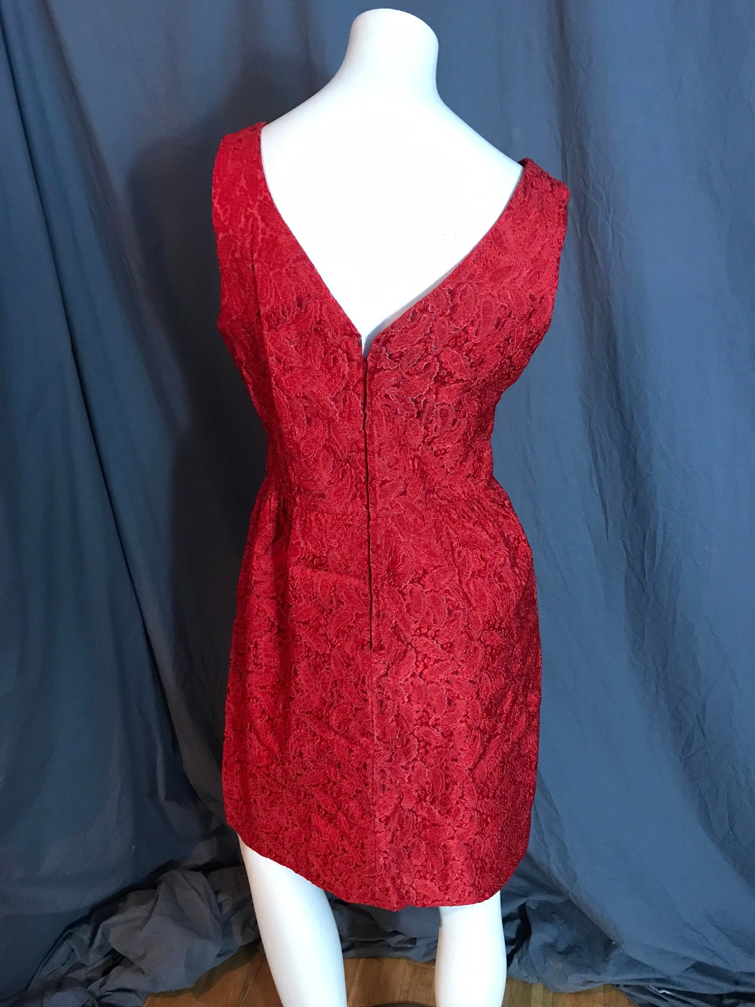 Vintage red 1950’s 60’s paisley brocade fitted dress L