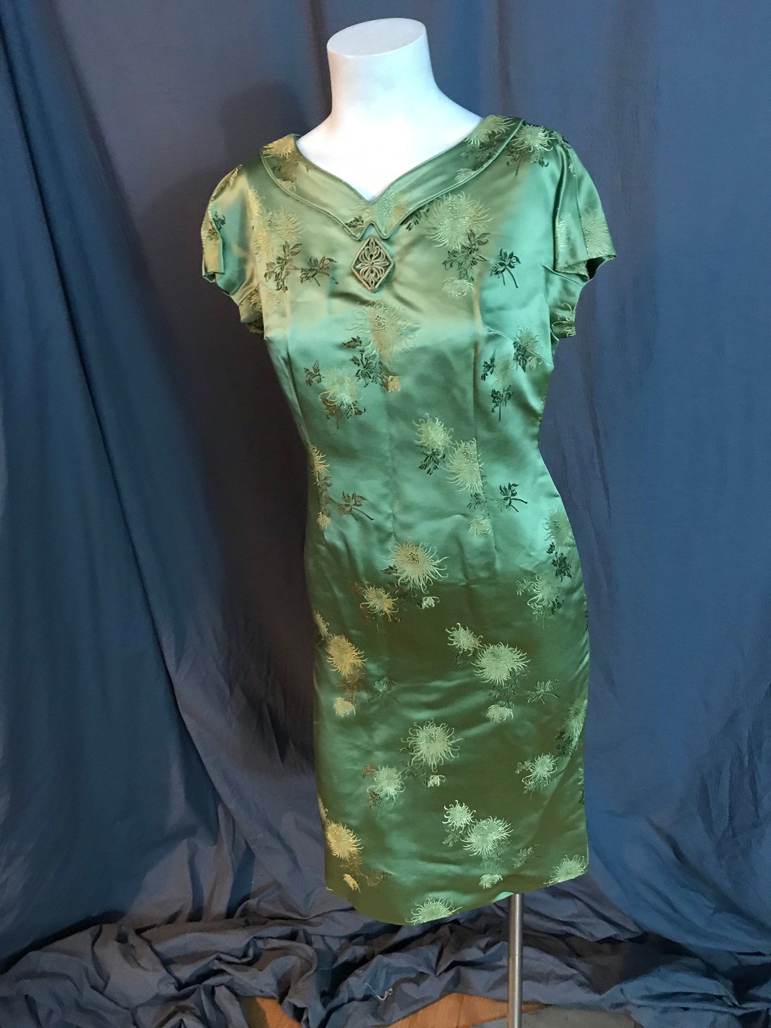 Vintage 1950’s 1960’s green brocade dress with jacket M