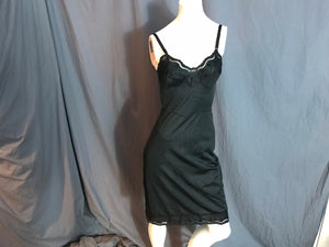 Vintage Warner’s Compli-fit, black slip 32 AVG