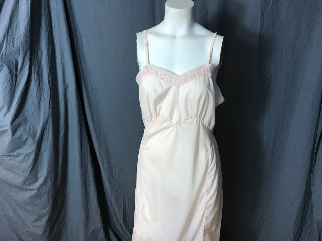 Vintage 1950’s Miss Swank pink full slip 36 M