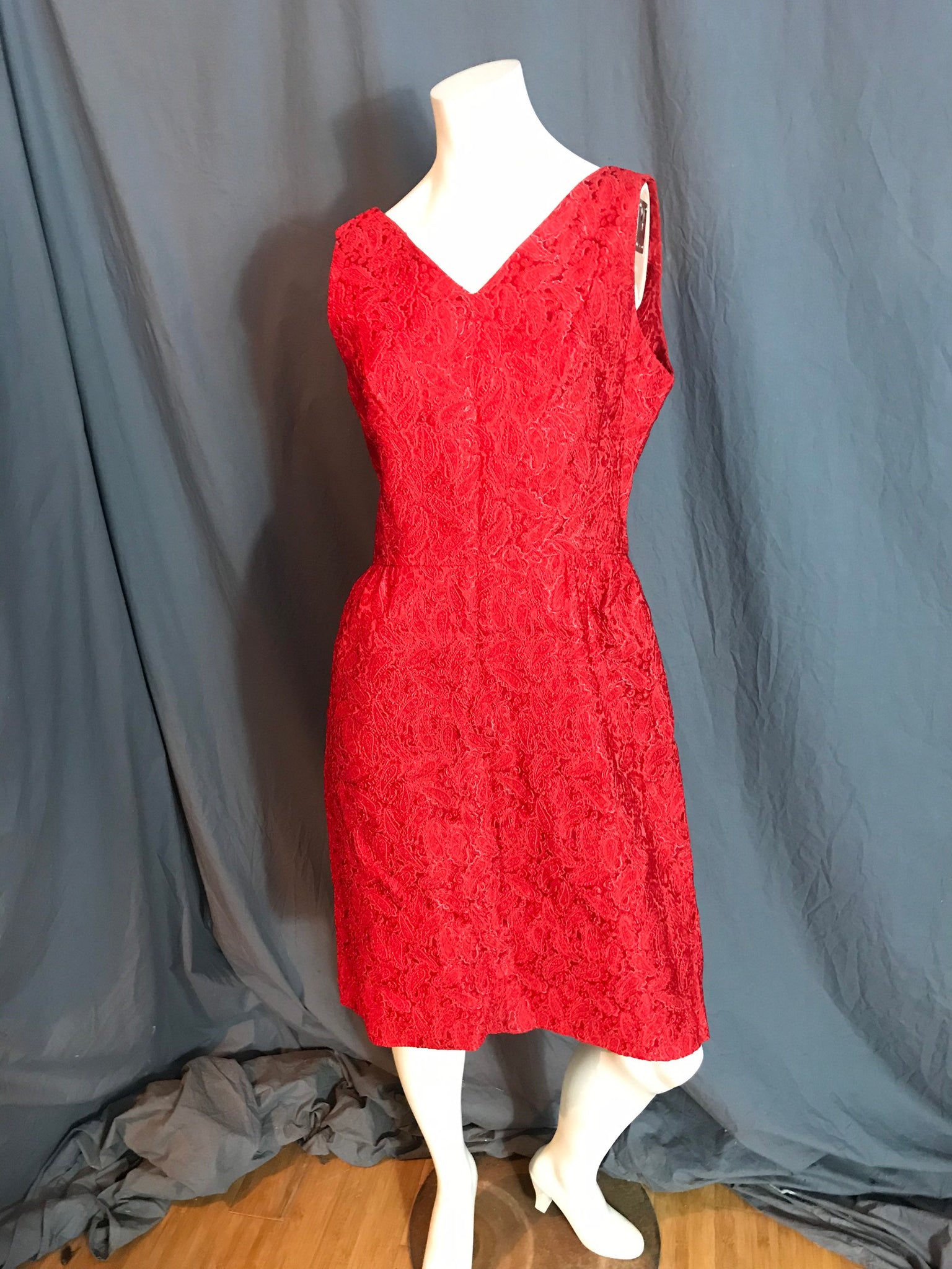 Vintage red 1950’s 60’s paisley brocade fitted dress L