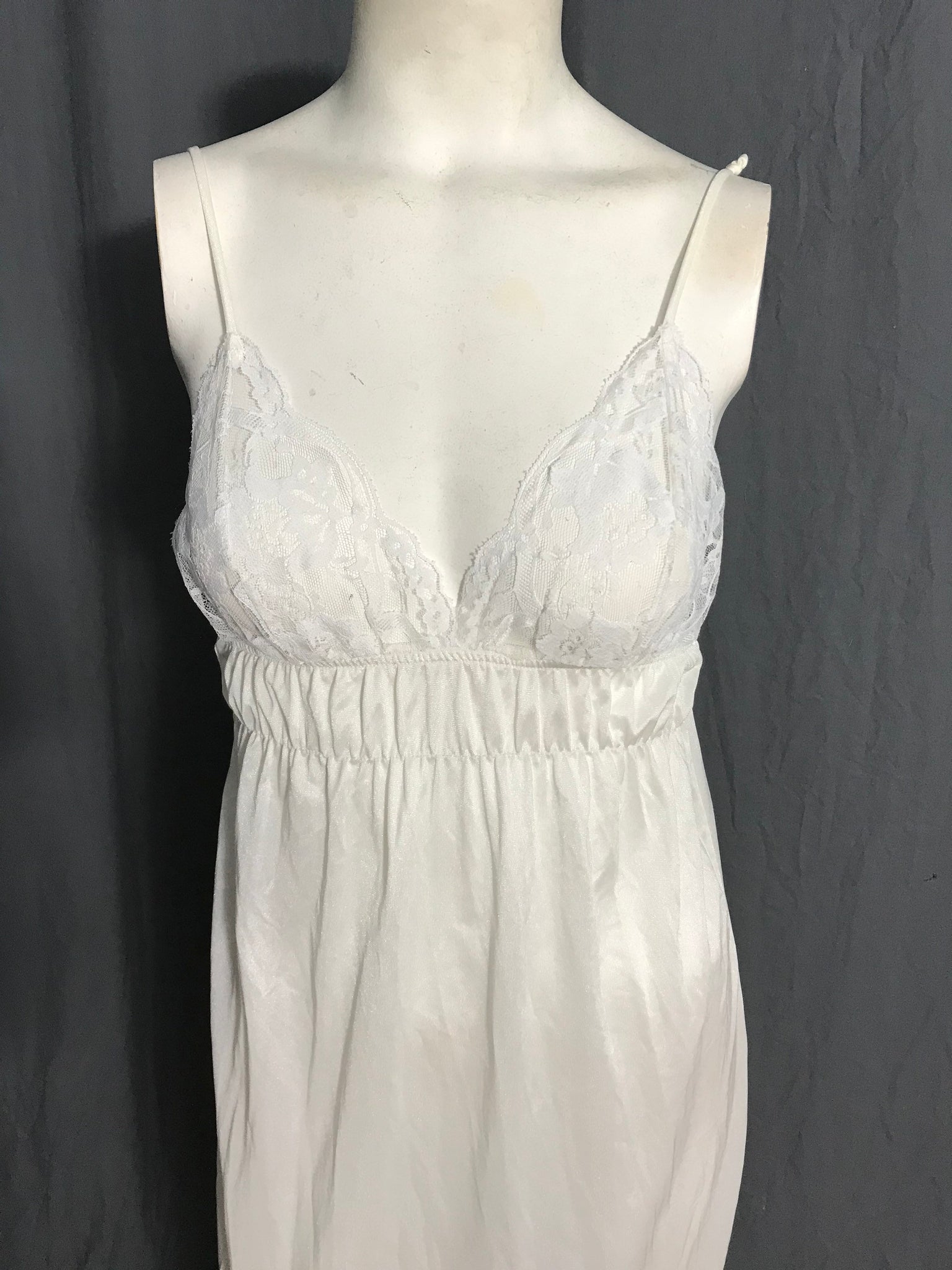 Vintage 1970’s long nightgown small