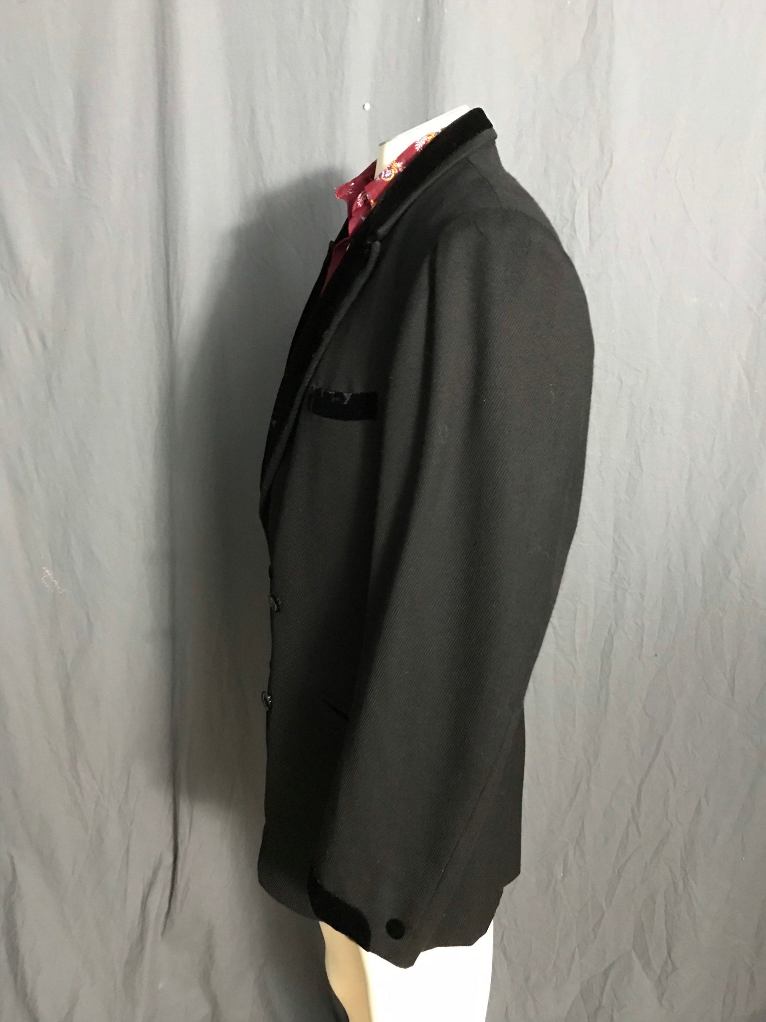 Vintage black Ramona tuxedo suit jacket w/ velvet lapel 46