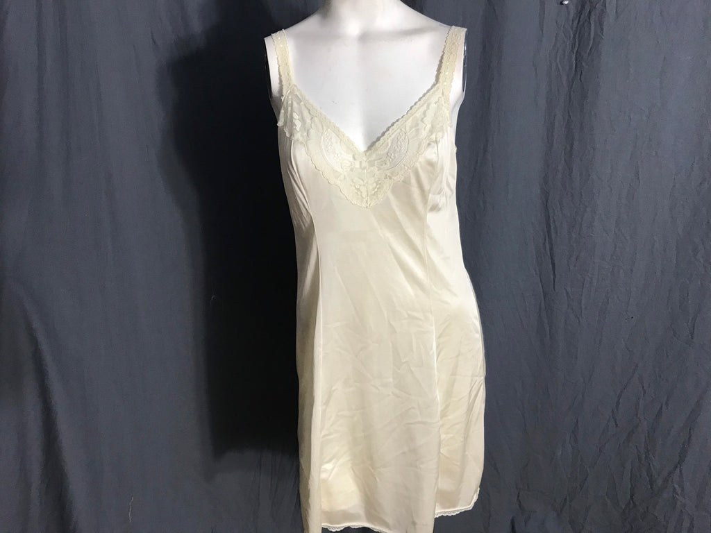 Vintage Vanity Fair slip lingerie 36 M