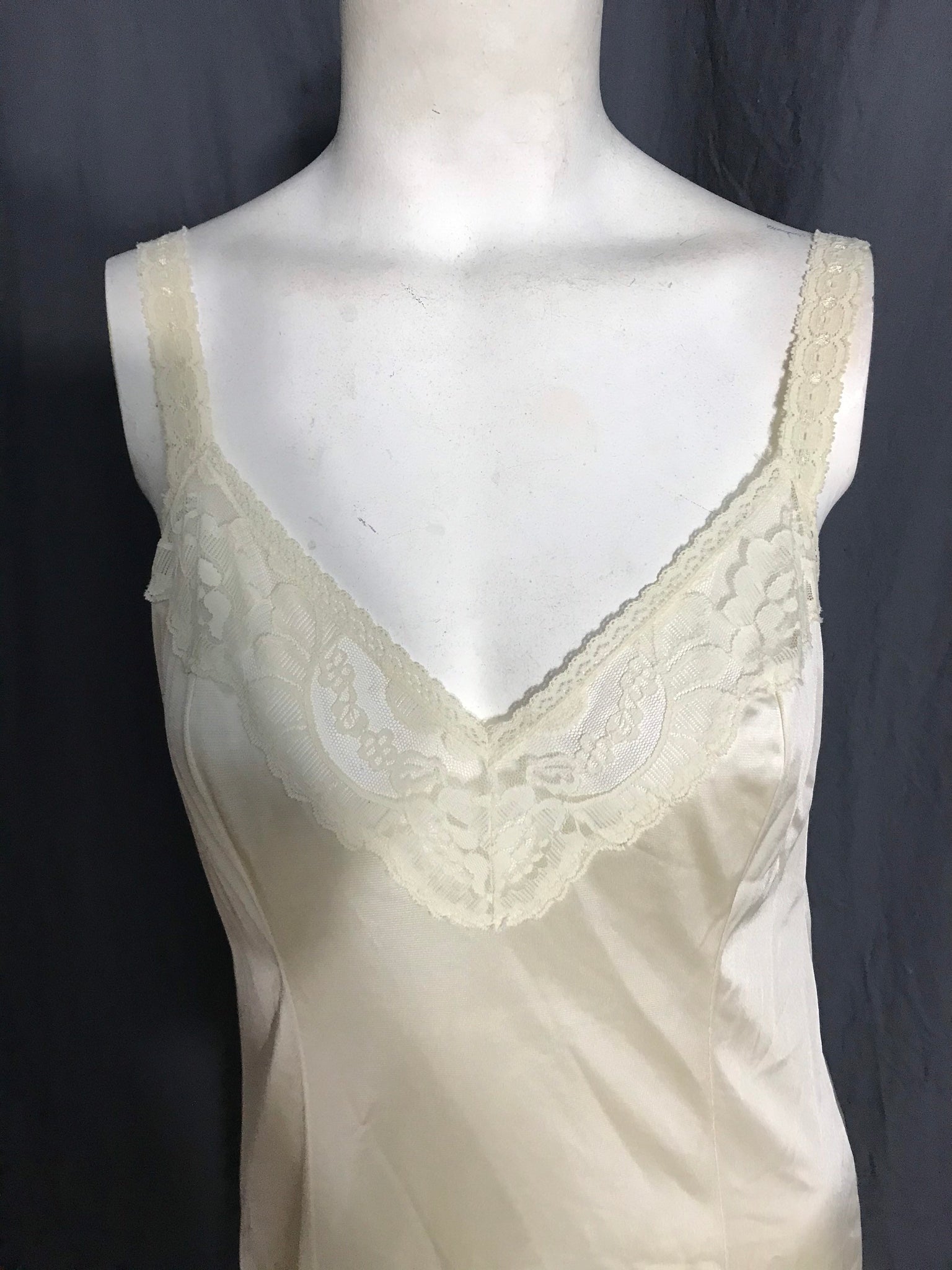 Vintage Vanity Fair slip lingerie 36 M