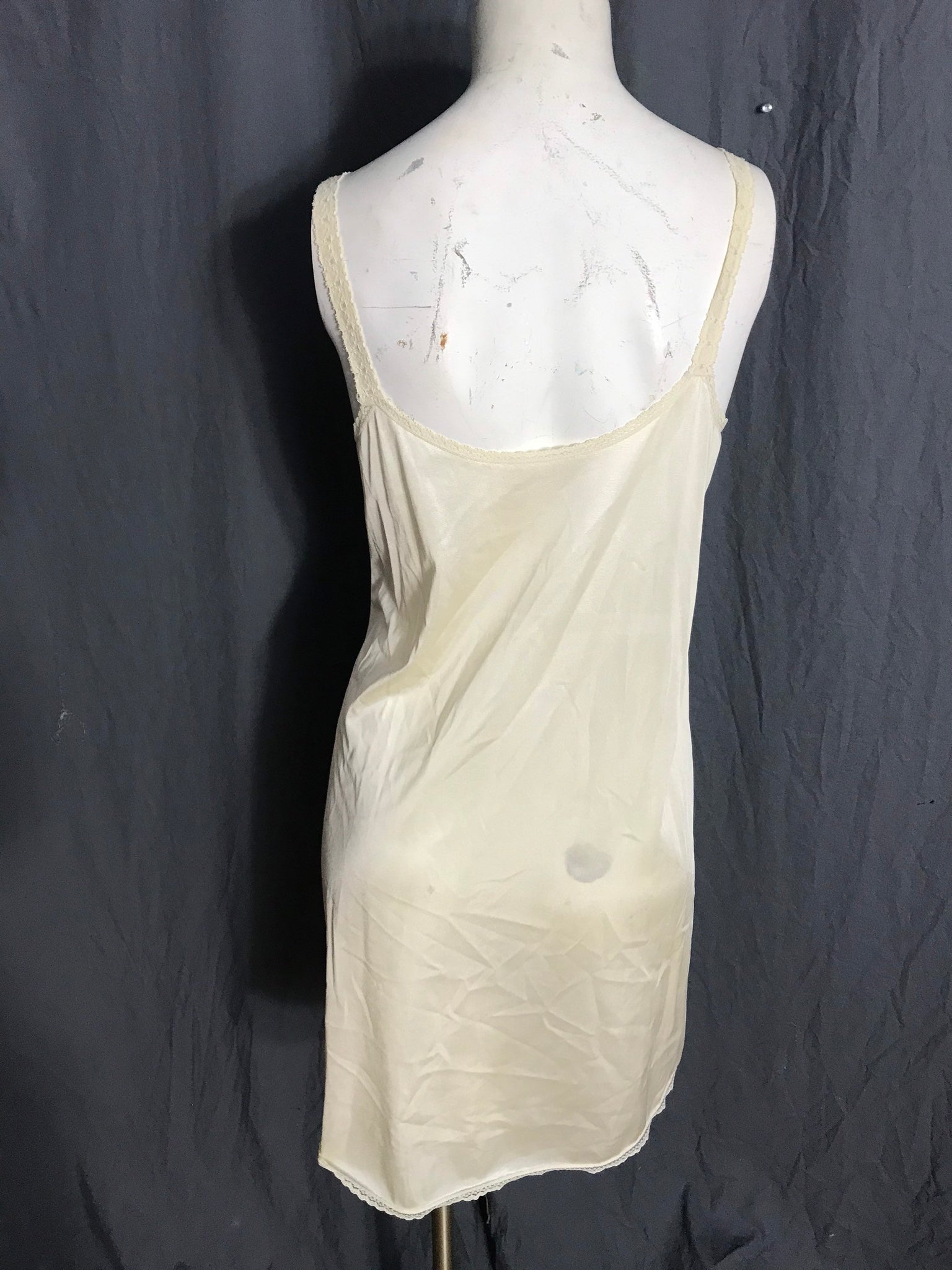 Vintage Vanity Fair slip lingerie 36 M