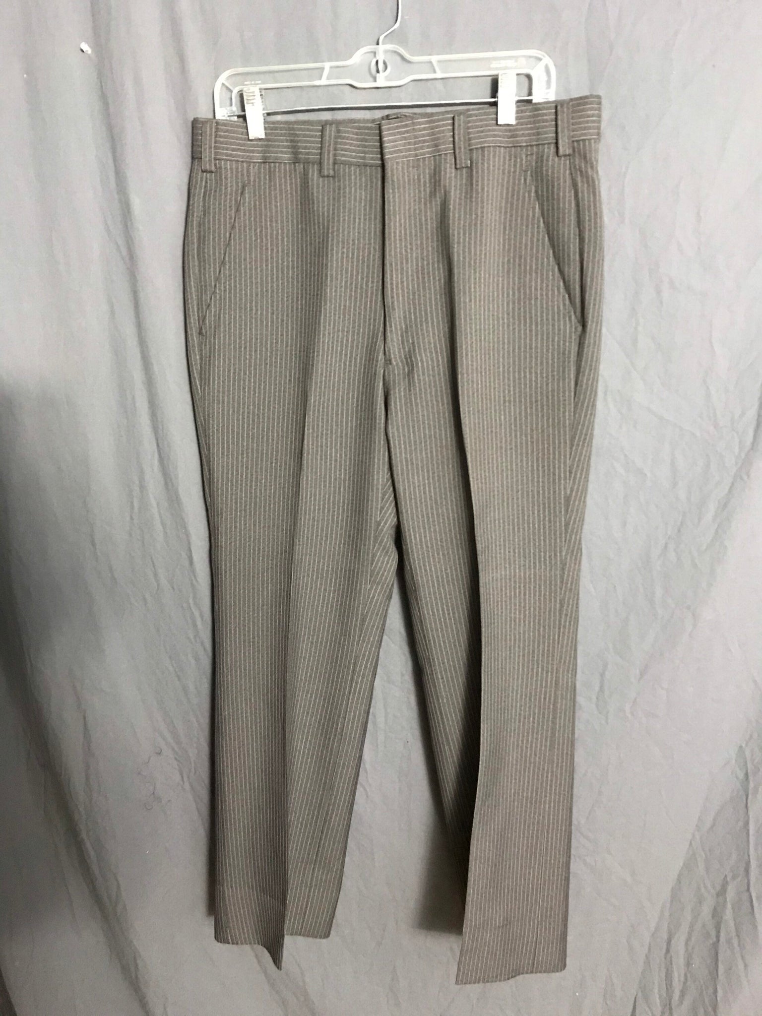 Vintage 70’s Hart Schaffer & Marx gray pinstripe 3pc suit 40