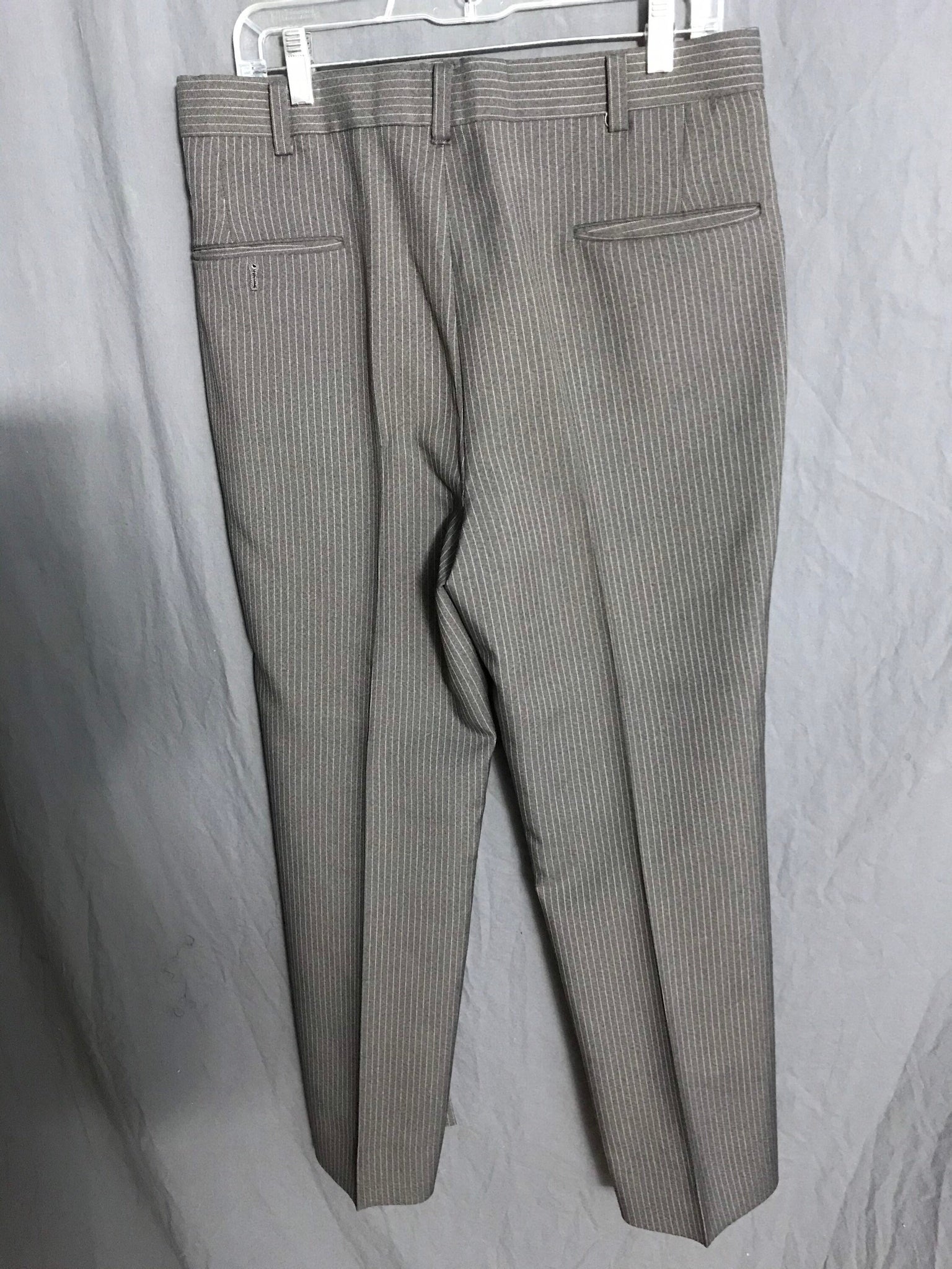 Vintage 70’s Hart Schaffer & Marx gray pinstripe 3pc suit 40