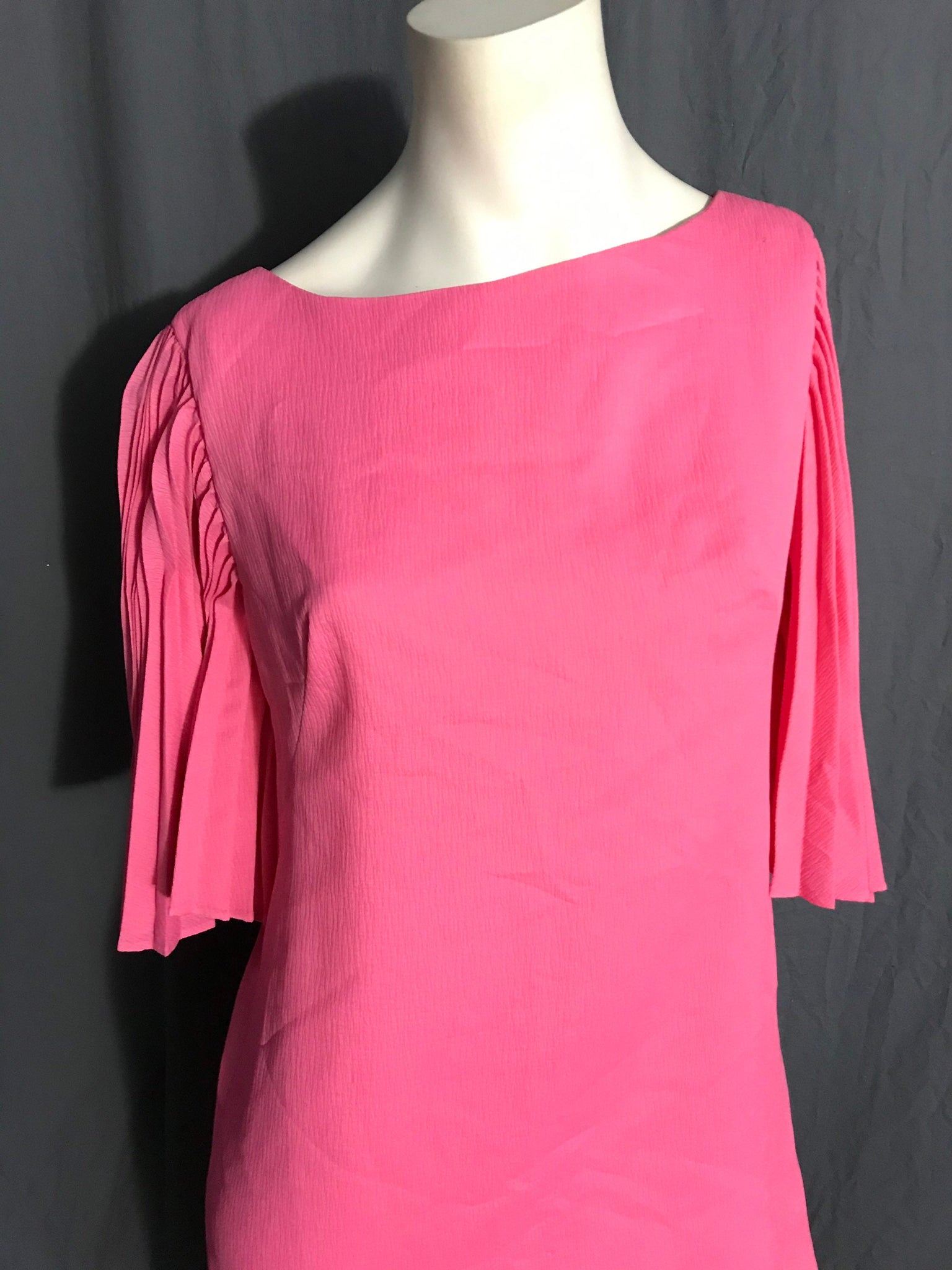 Vintage 1960’s pink angel sleeve dress M L