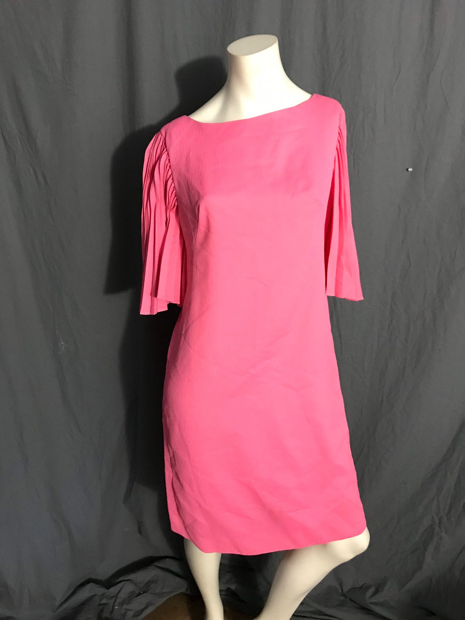 Vintage 1960’s pink angel sleeve dress M L