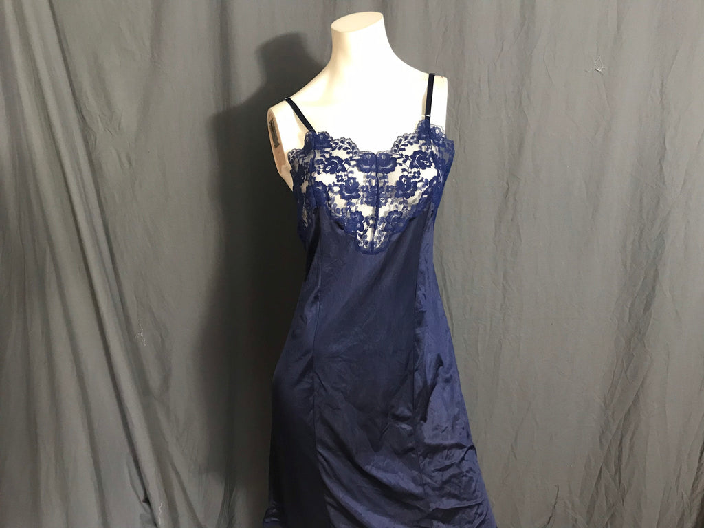 Vintage navy blue La Tendress full slip 32 lingerie M