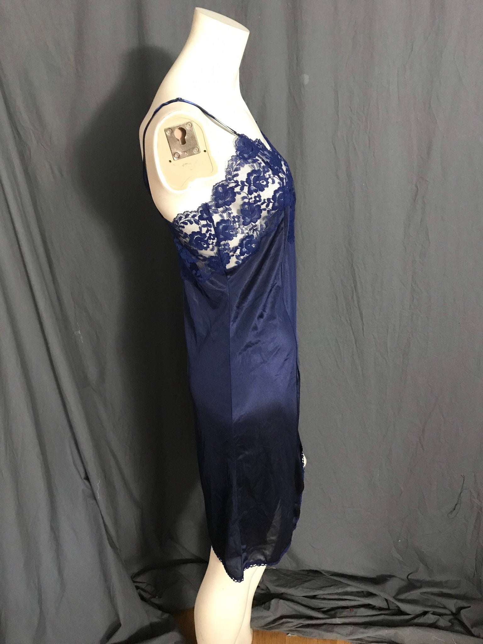 Vintage navy blue La Tendress full slip 32 lingerie M
