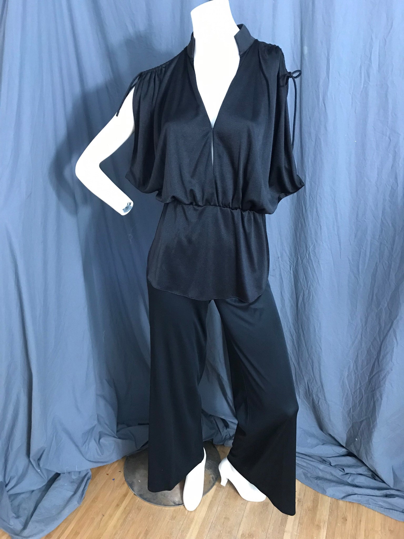 Vintage Funky 1970’s bellbottoms and top suit M