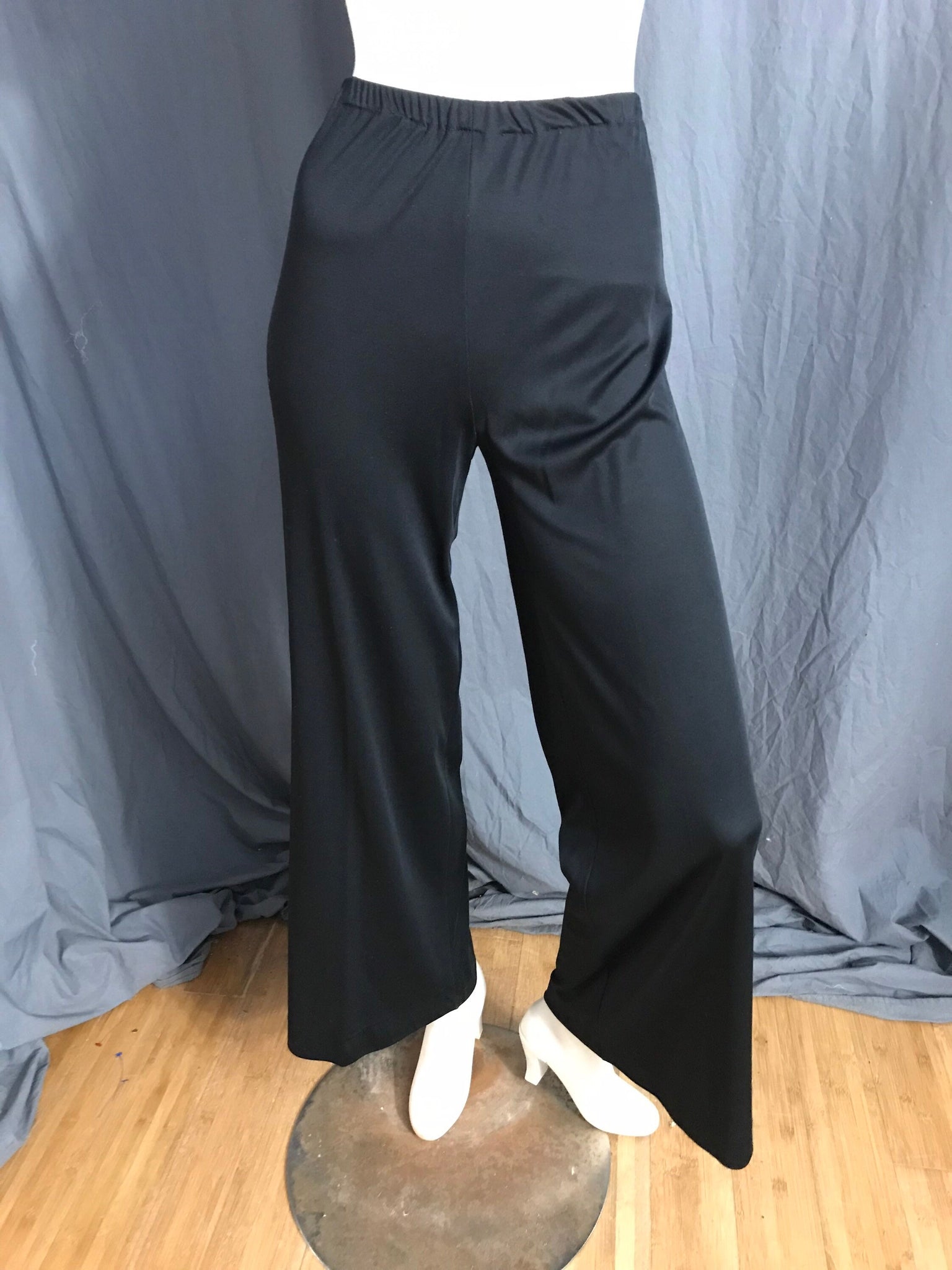 Vintage Funky 1970’s bellbottoms and top suit M