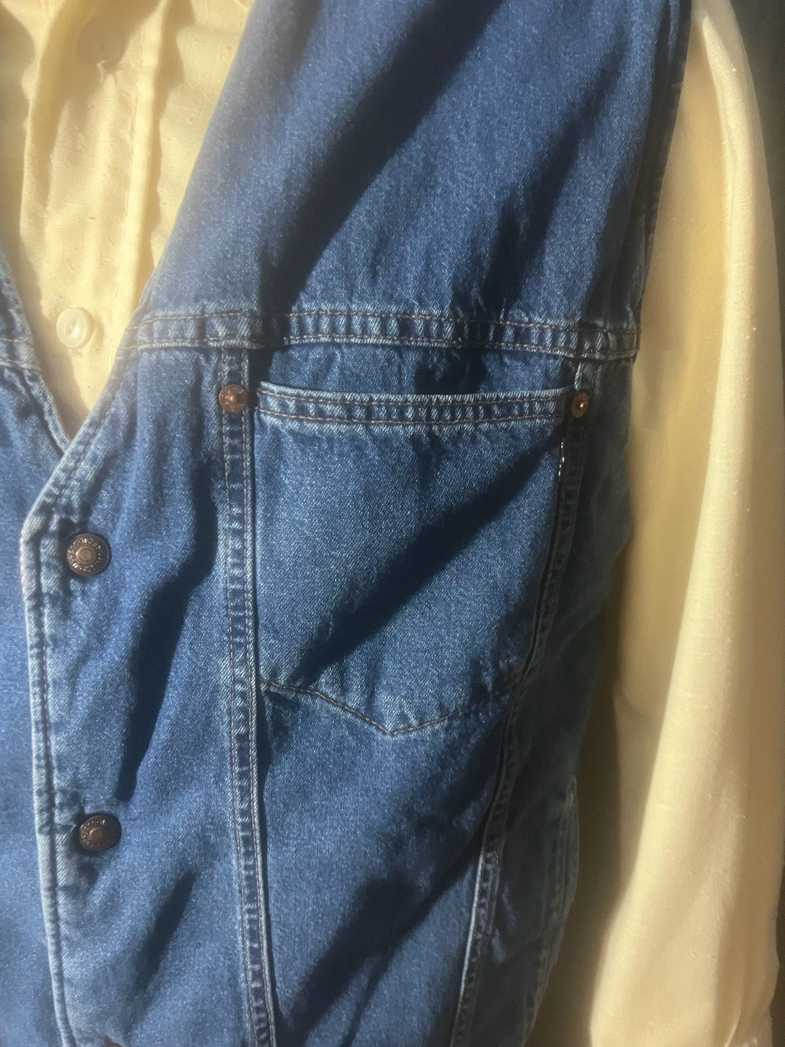 Vintage men’s Levi’s jean vest M L