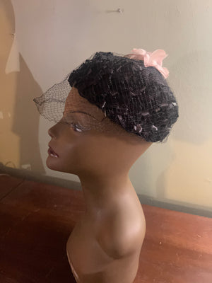 Vintage 60's pillbox hat with veil