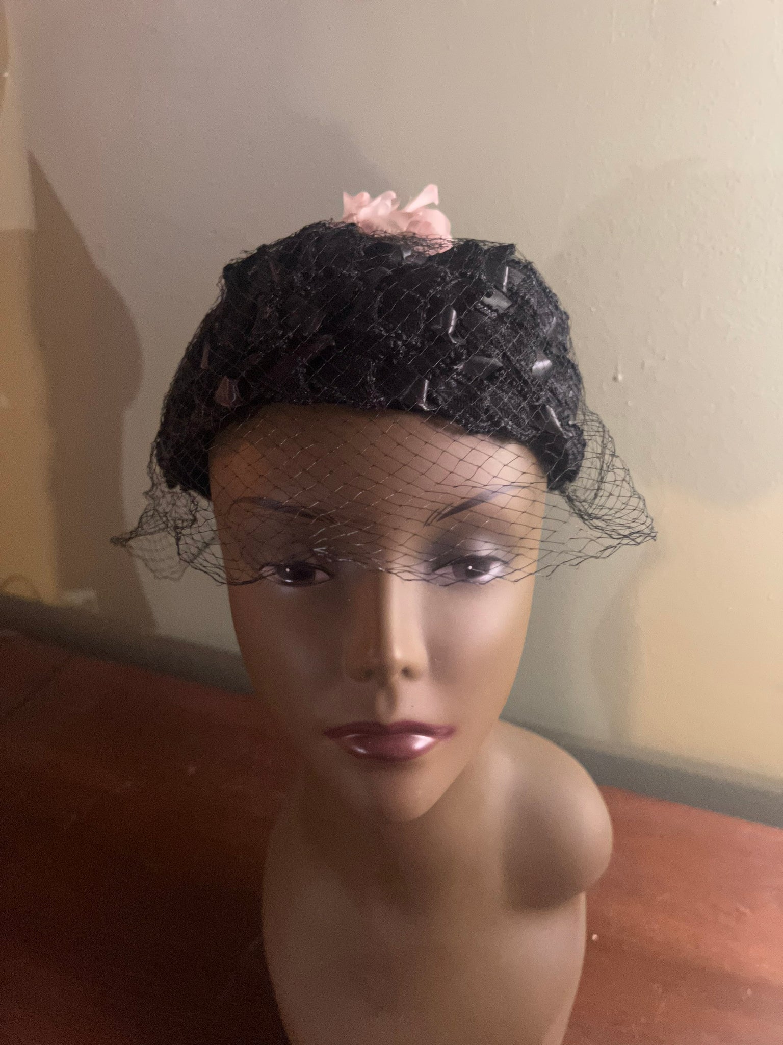 Vintage 60's pillbox hat with veil