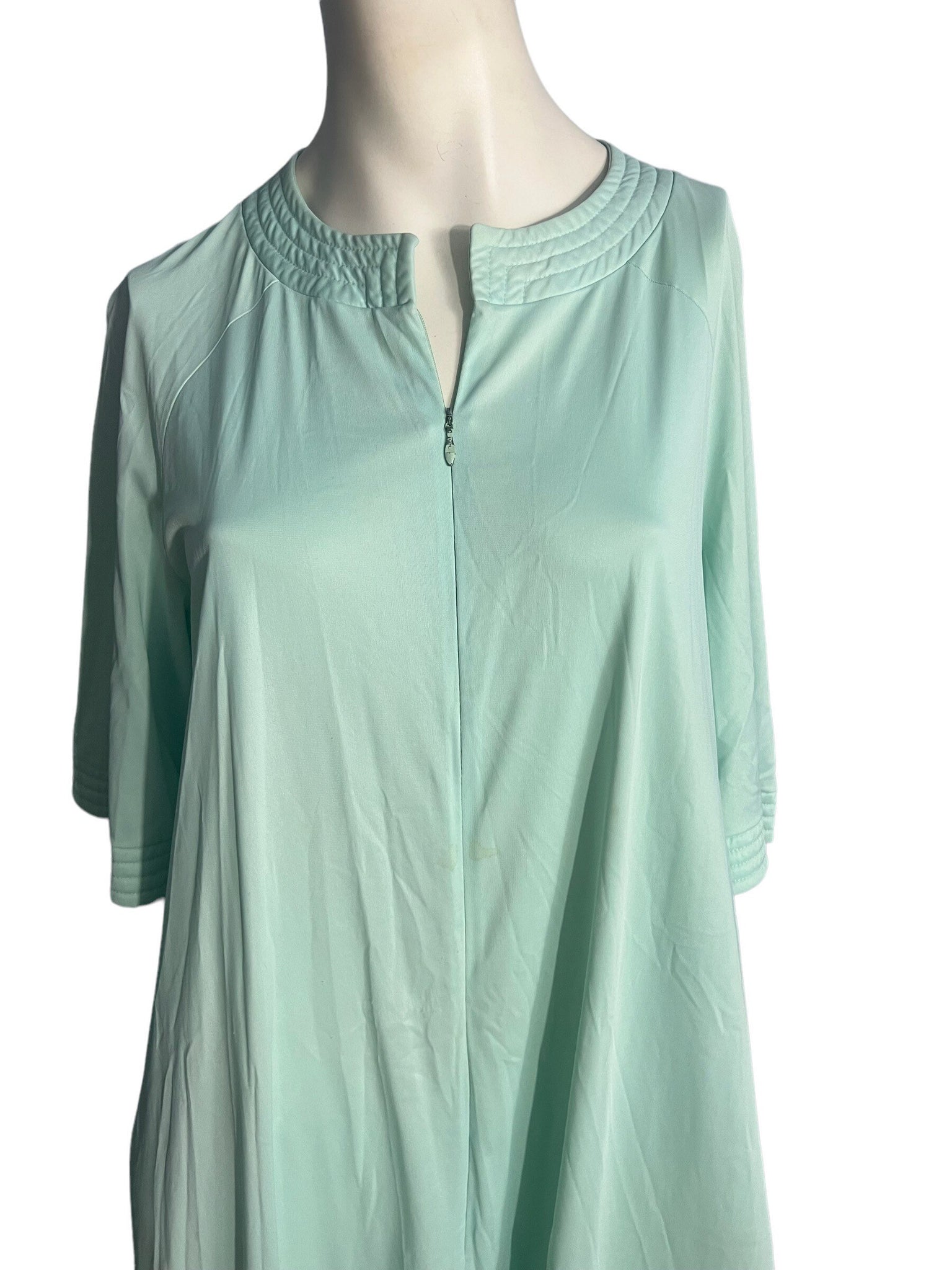 Vintage green Vanity Fair nightgown loungewear M