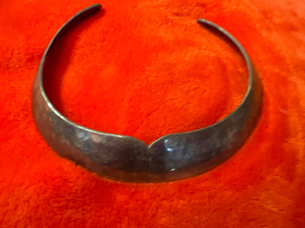 Vintage metal hammered collar chocker silvertone