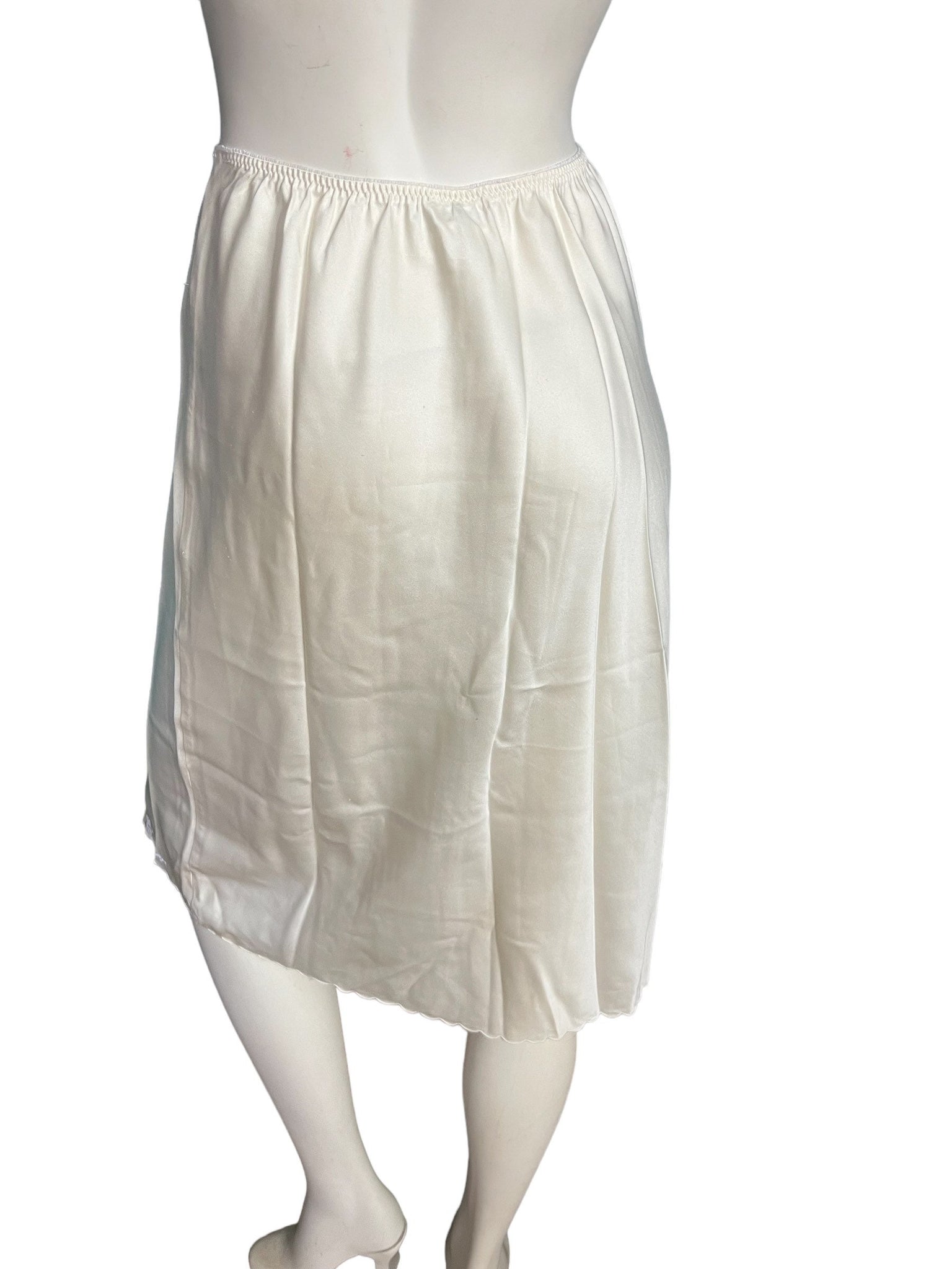 Vintage Sara Beth half slip M off white