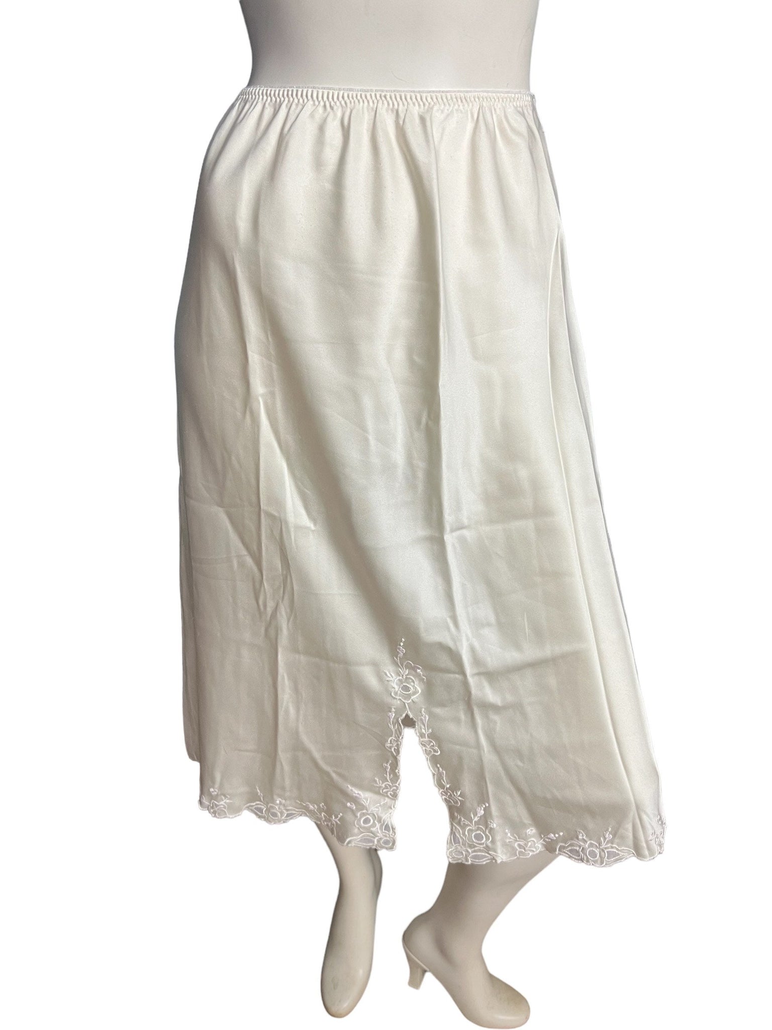 Vintage Sara Beth half slip M off white