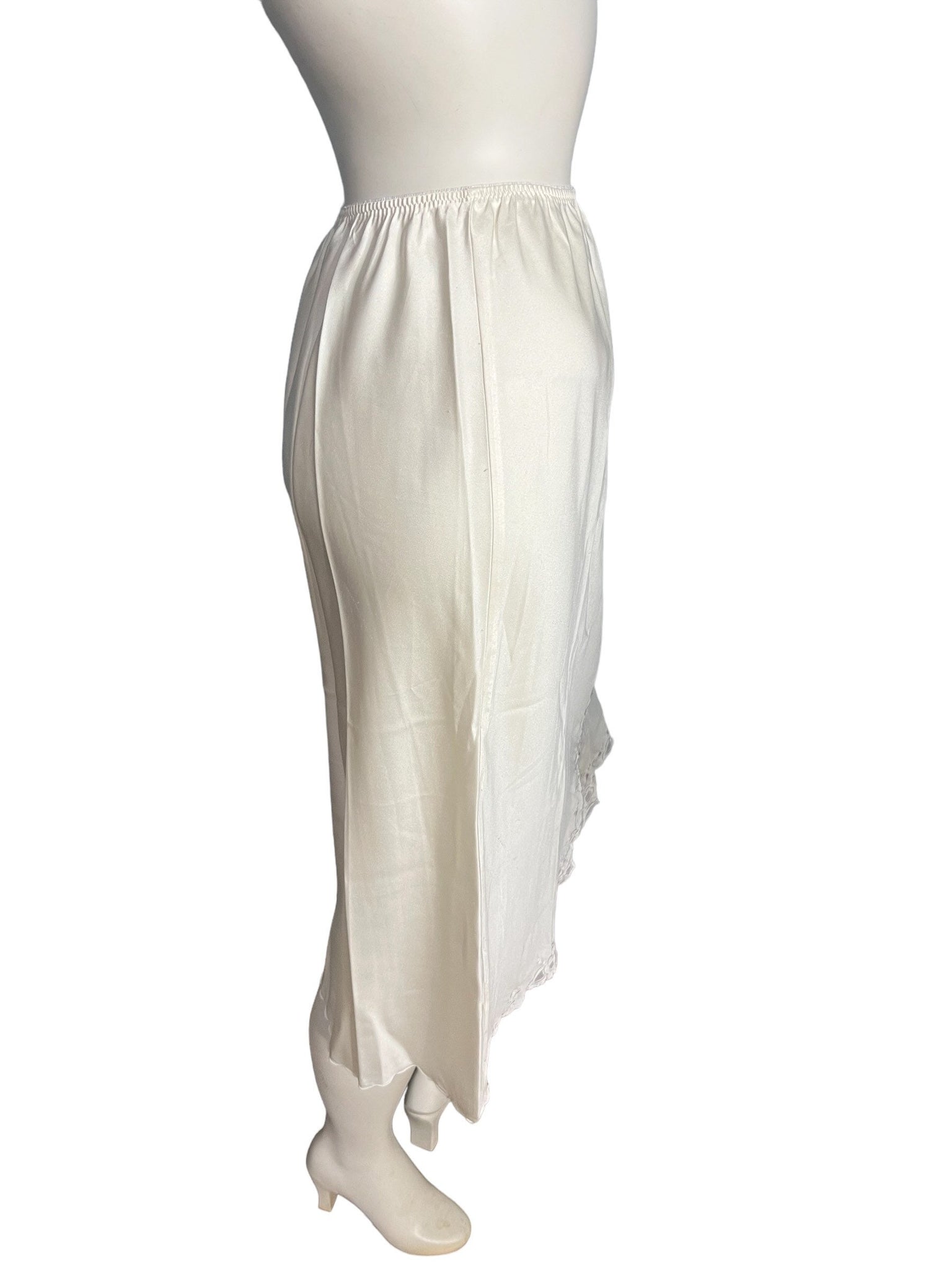 Vintage Sara Beth half slip M off white