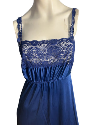 Vintage 70's blue Vassarette nightgown M