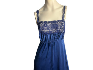 Vintage 70's blue Vassarette nightgown M