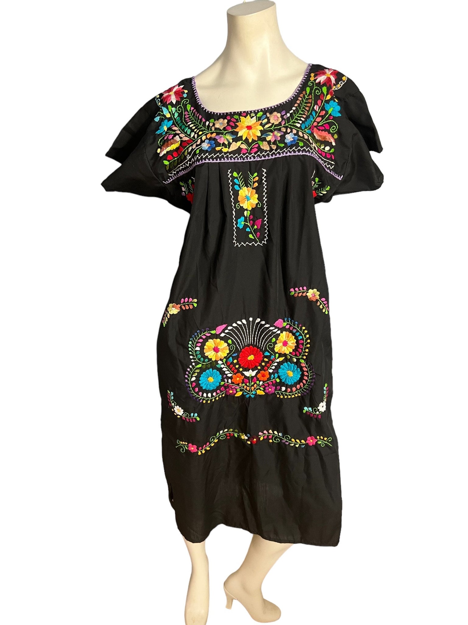 Vintage black embroidered Mexican dress M L