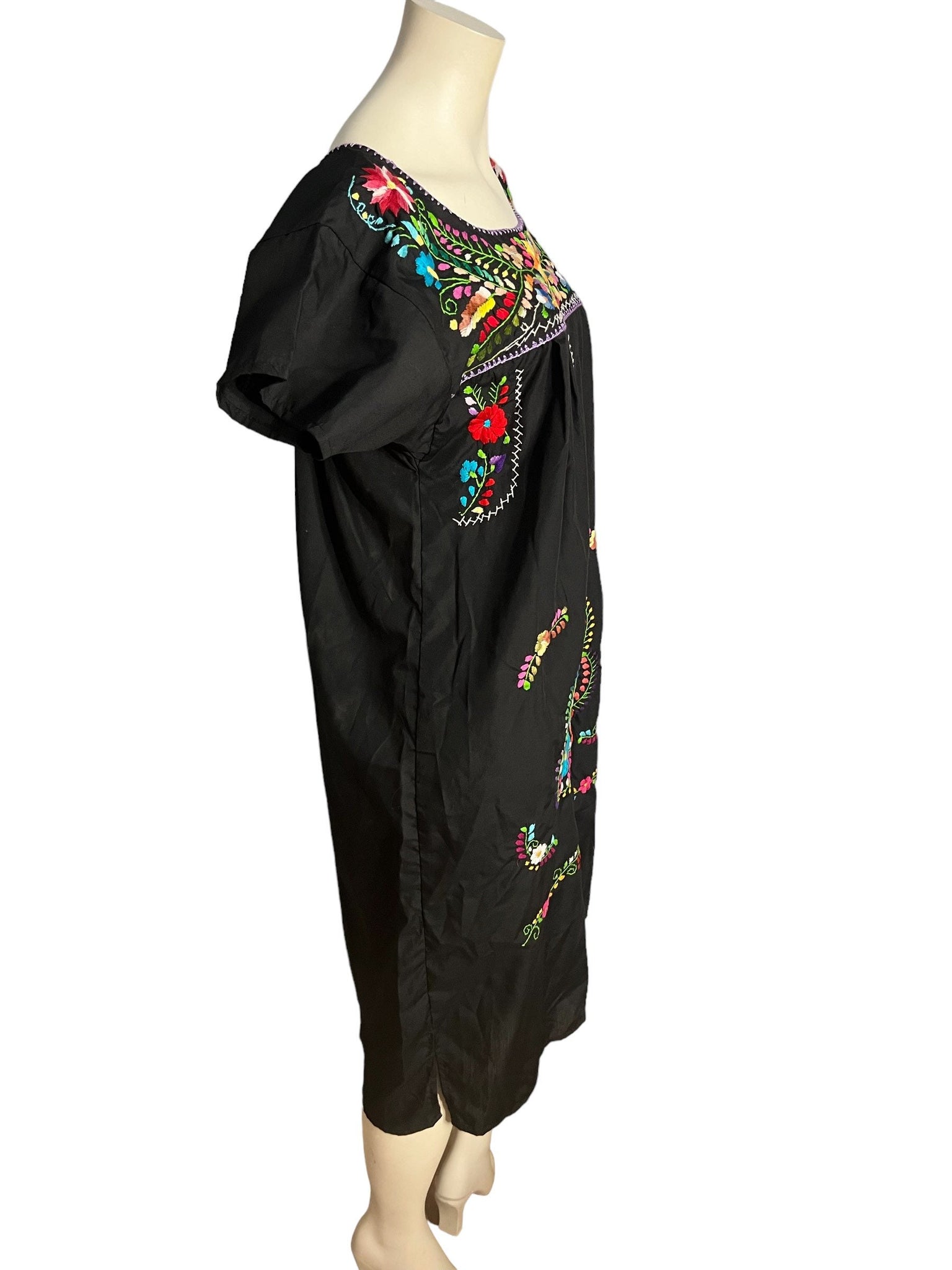 Vintage black embroidered Mexican dress M L