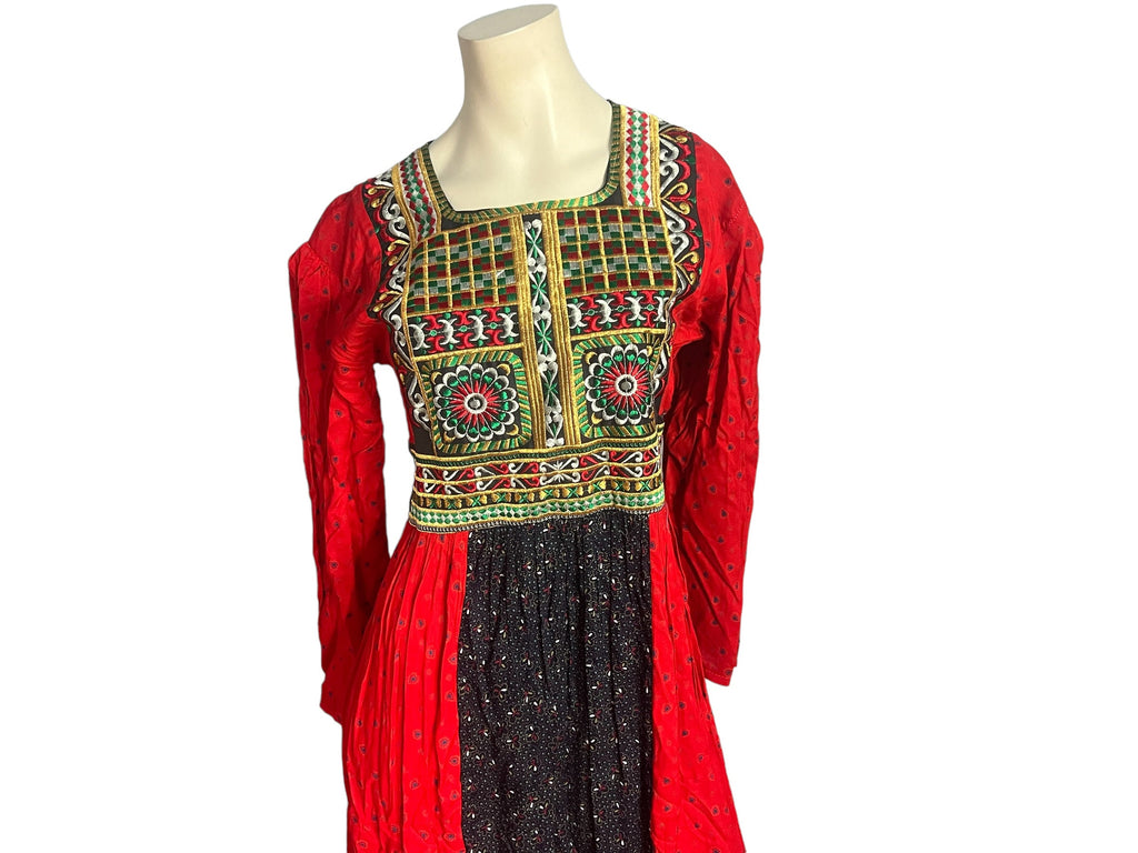 Vintage embroidered India dress M L