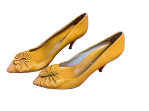 Vintage 80’s mustard heel shoes 8 B