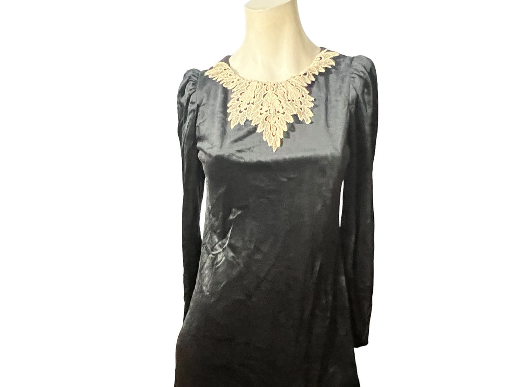 Vintage 80's Black velor Dress with lace collar 7 M