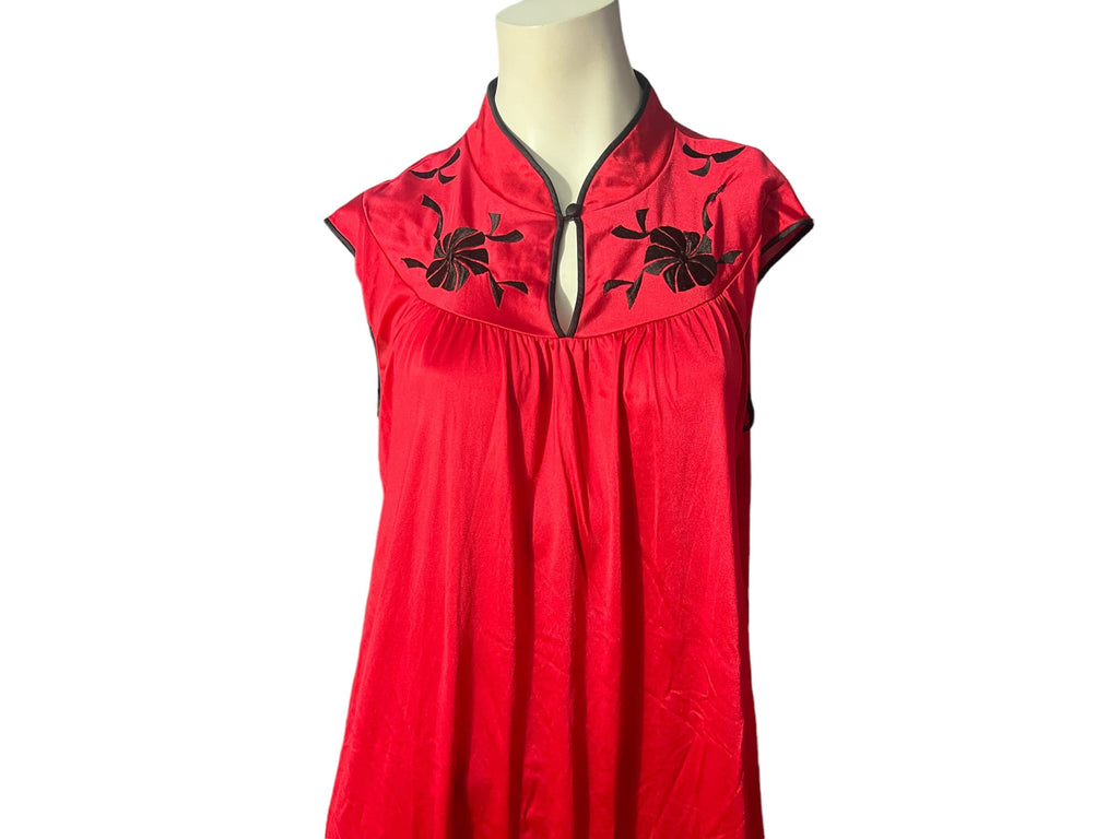 Vintage red & black nightgown M Correlations