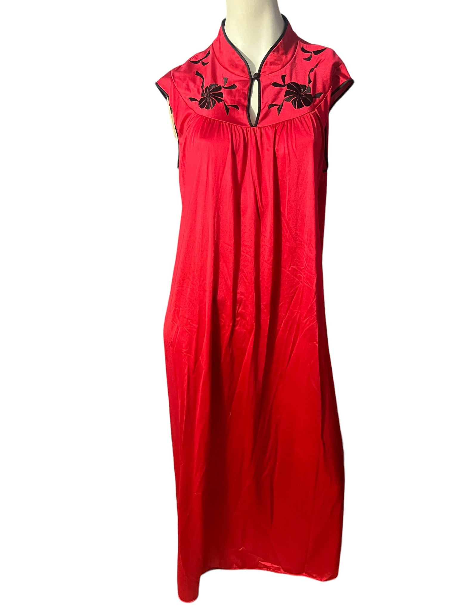 Vintage red & black nightgown M Correlations