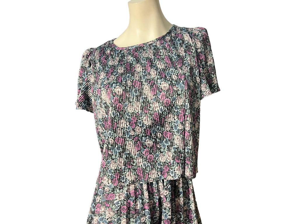 Vintage 80’s floral dress layered M