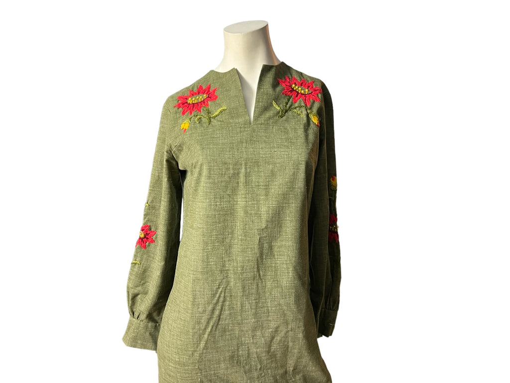 Vintage 70's green embroidered dress M