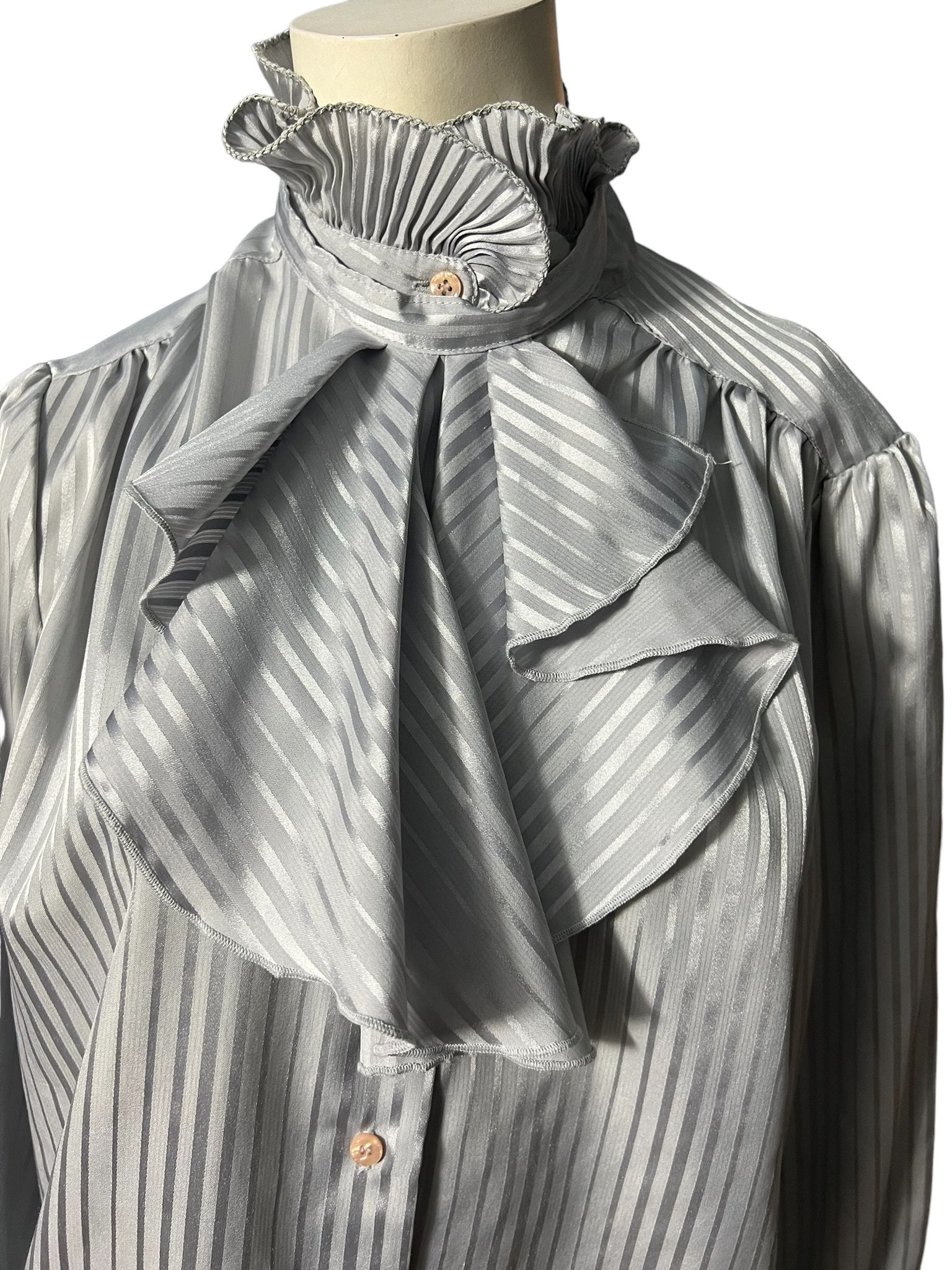 Vintage gray 80's ruffle shirt M Accent