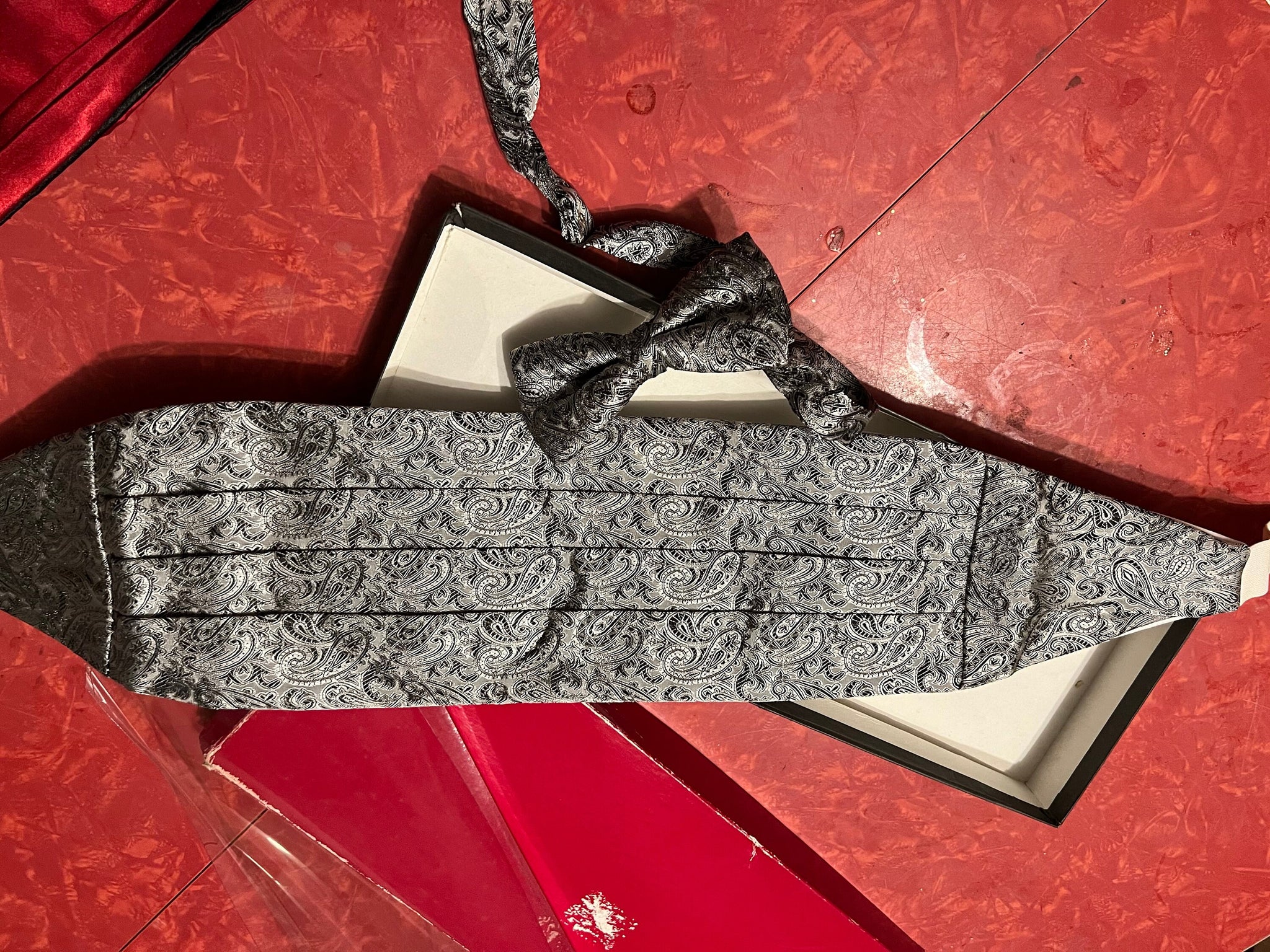 Vintage 80’s silver bow tie and cummerbund