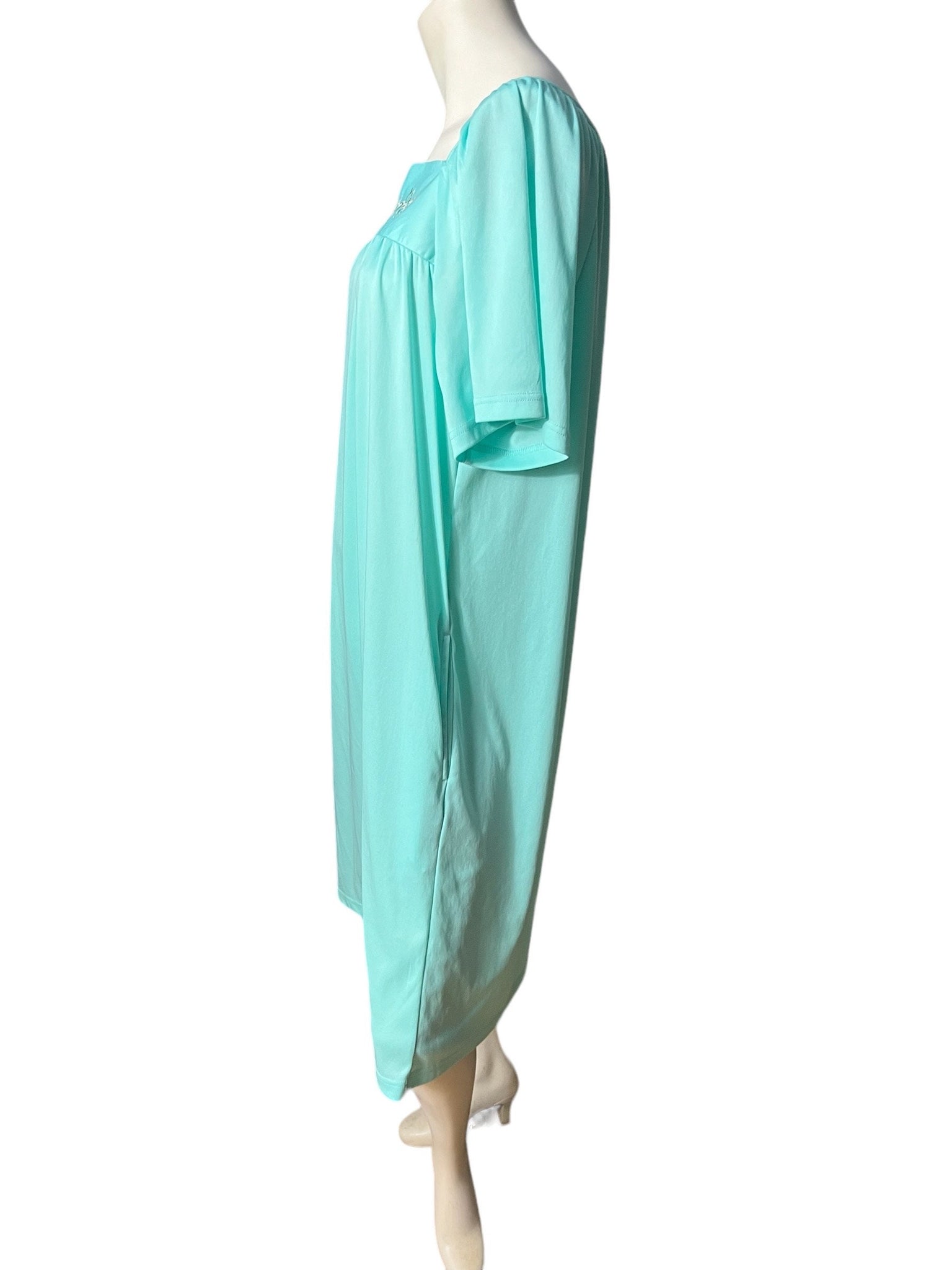 Vintage sea green nightgown L Anthony Richards