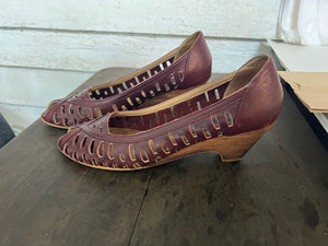 Vintage maroon leather wedge heels 8 AA