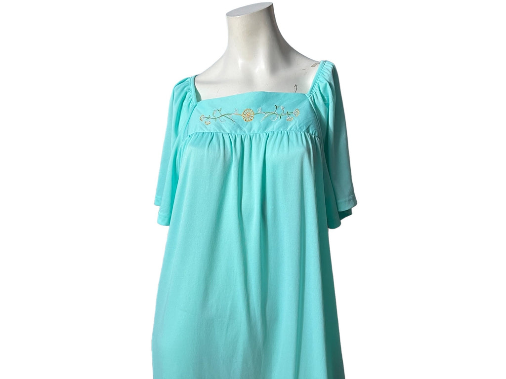 Vintage sea green nightgown L Anthony Richards