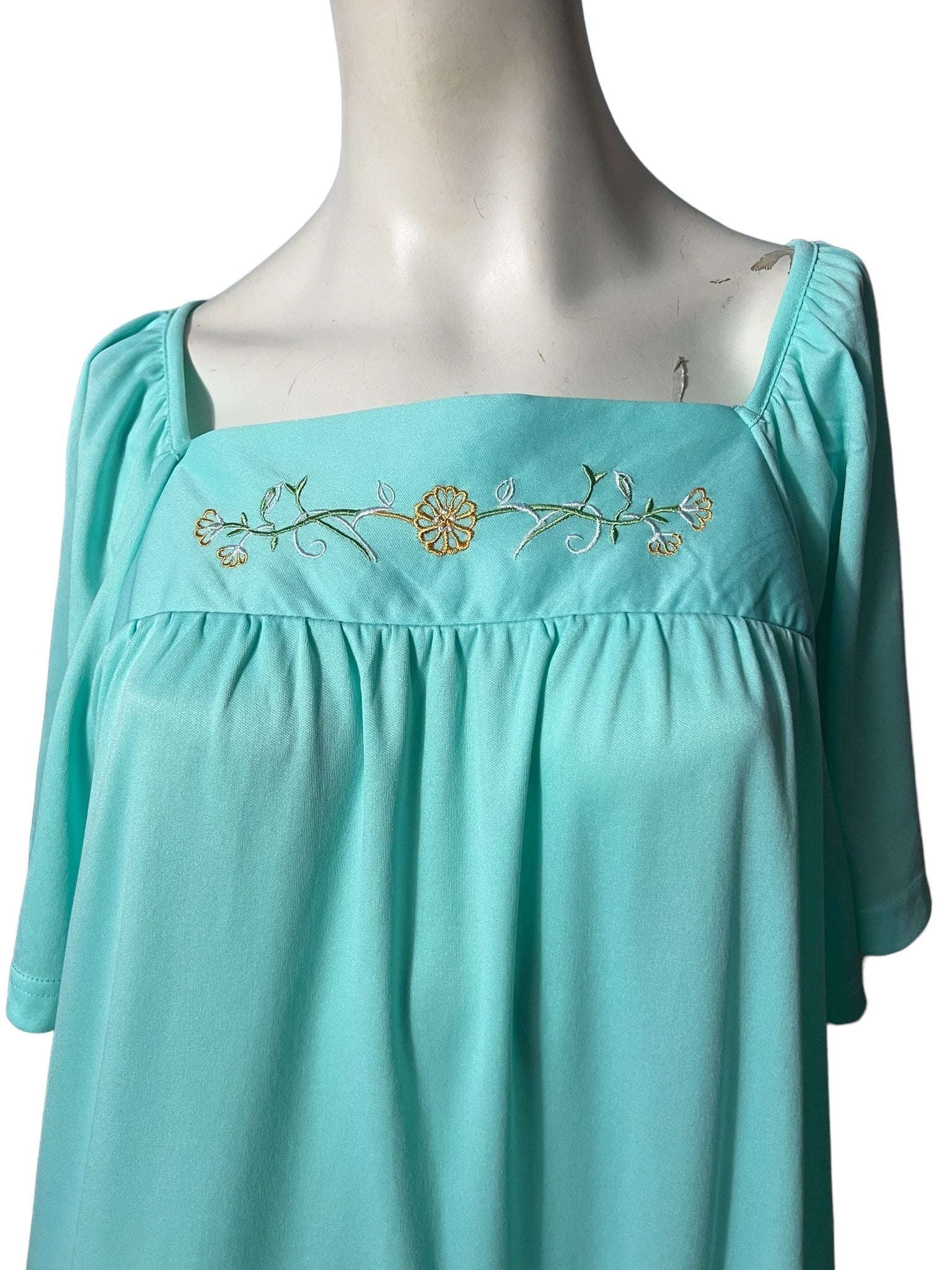 Vintage sea green nightgown L Anthony Richards