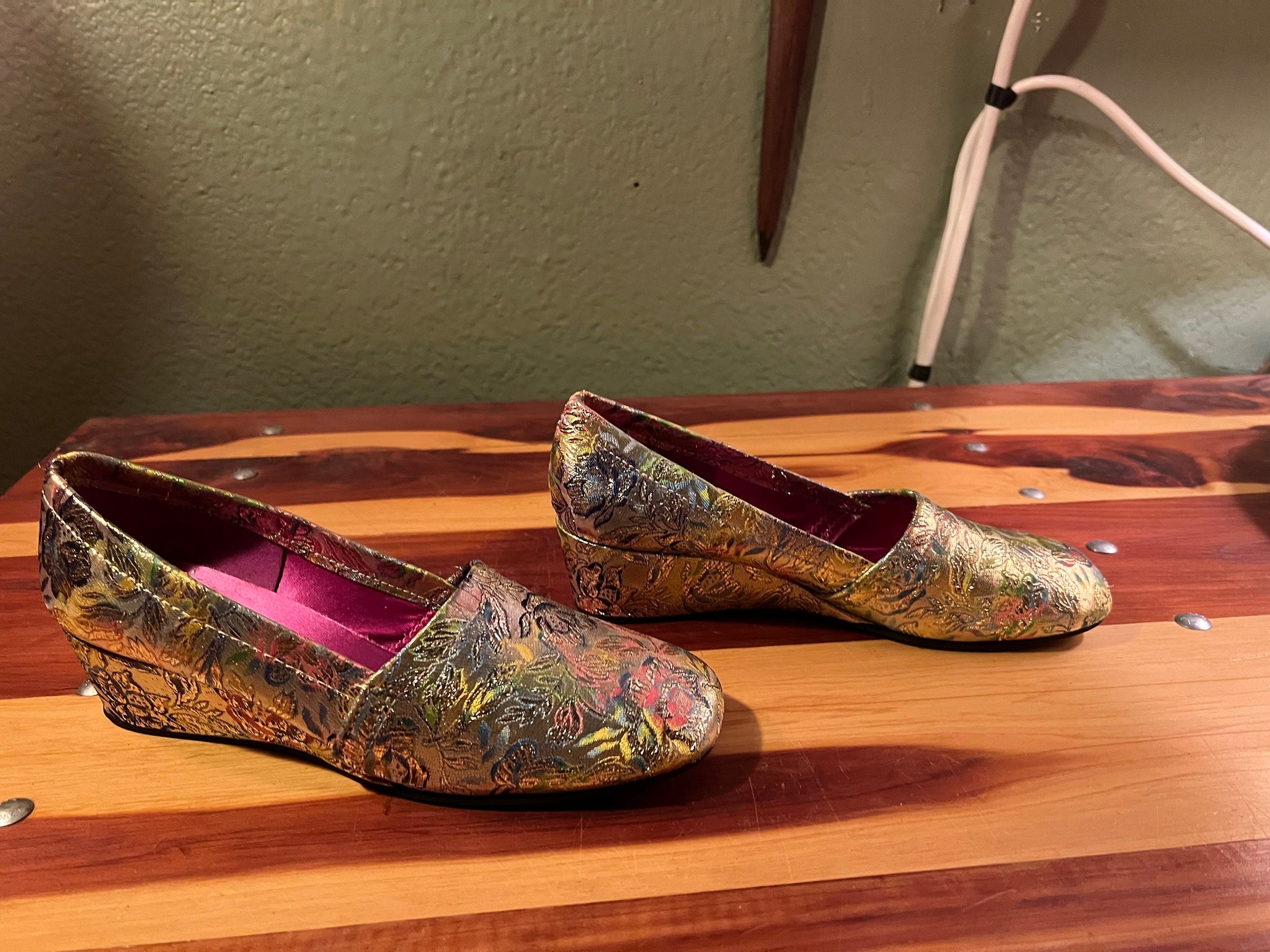 vintage 60's gold brocade shoes 8