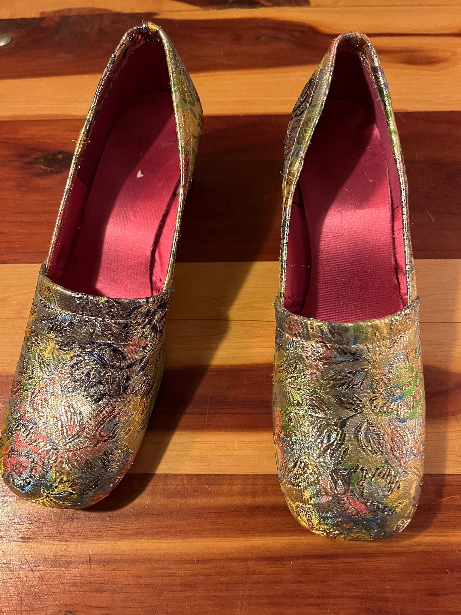 vintage 60's gold brocade shoes 8