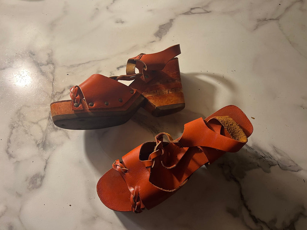 Vintage 70’s wood platform shoes 7